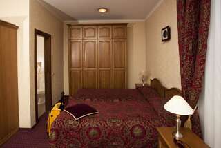 Отель Boutique Hotel Monte Kristo Рига Трехместный номер-3